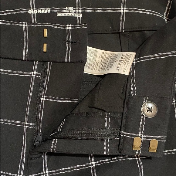 Old Navy Women's Black Plaid Skinny Pants - Picture 5 of 10